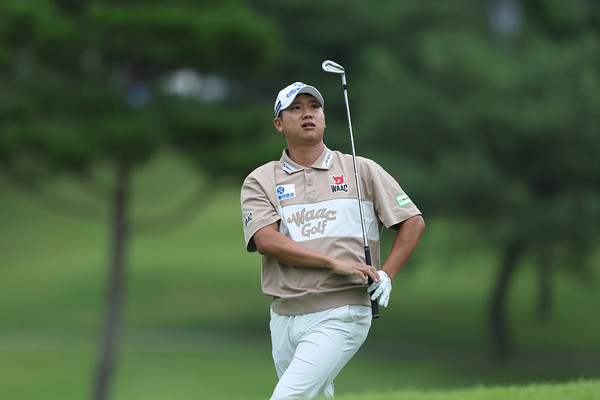 공태현 10번홀 세컨 아이언 샷후 볼의 방향 살피는2025.09.20, snakorea.rc@gmail.com , *재판매 및 DB 금지