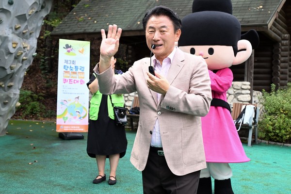 의정부시는 20일 직동공원에서 어린이 500여 명이 참가한 가운데 ‘제18회 어린이 환경사생대회’를 성황리에 개최했다.