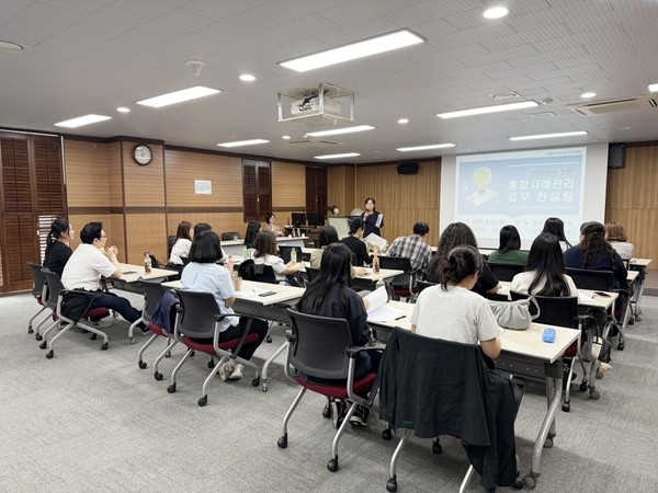 의정부시는 15일과 22일 시청 인재양성교육장에서 공공·민간 통합사례관리 업무 담당자 40여 명을 대상으로 1·2차 통합사례관리 업무 컨설팅을 실시했다.