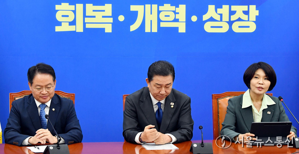 한정애 더불어민주당 정책위의장이 25일 오전 서울 여의도 국회에서 열린 정책조정회의에서 발언을 하고 있다. (사진=신현성 기자) 2025.09.25, snakorea.rc@gmail.com , *재판매 및 DB 금지