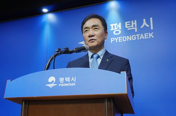 정장선 평택시장이 기자회견을 열고 이번 임기를 끝으로 정계 은퇴를 선언했다 [사진=평택시]