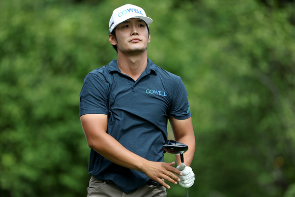 김종학 4번홀 드라이버 티샷후 볼의 방향 살피는 (사진제공 KPGA) 2025.09.28, snakorea.rc@gmail.com , *재판매 및 DB 금지