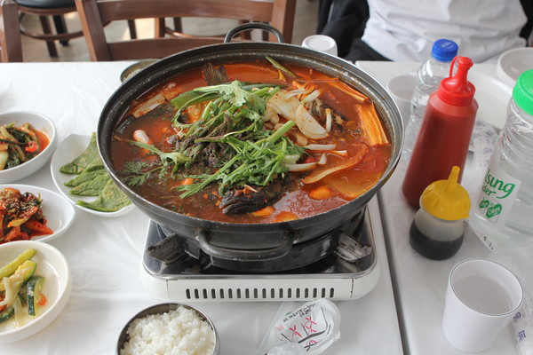 충남 서산시 창리항에서 바다 위 낚시터와 해상펜션까지는 배로 5분 정도 소요된다. 다양한 낚시 체험이 가능해 많은 관광객이 해상낚시 등 해상 펜션에서 하룻밤을 보내기 위해 서산 창리항을 찾고있다. (사진 공동취재)2025.09.28, snakorea.rc@gmail.com , *재판매 및 DB 금지