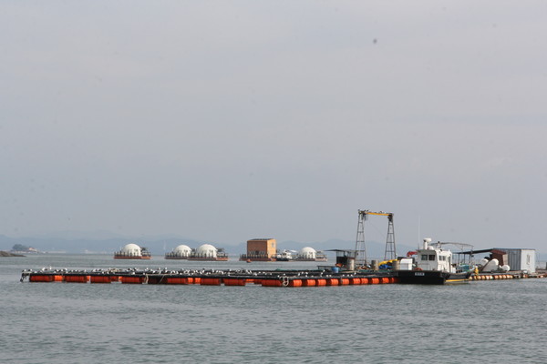 서산시가 ‘가족 중심 휴양관광지’로 개발하고 어촌 해양관광의 중심지로 만들어 해양관광산업의 중심지로 급부상하고 있는 서산시 창리항의 해상펜션 (사진 공동취재) 2025.09.28, snakorea.rc@gmail.com , *재판매 및 DB 금지