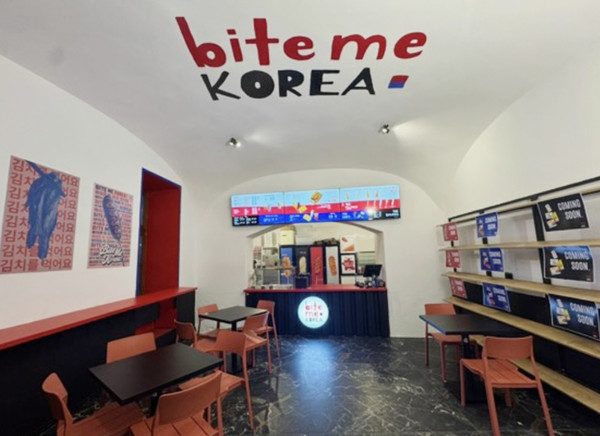 일본풍 인테리어를 전부 없앤 현재의 식당 내부 모습 / 사진 = 서경덕교수팀 제공