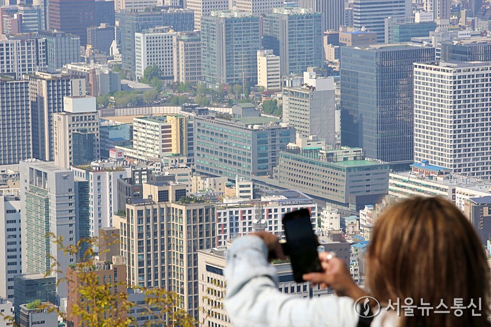 서울 아파트값이 3주 연속 오름폭을 키우며 상승세가 전역으로 확산하는 분위기다. (아파트_2025.04.29) / 사진 = 서울뉴스통신 이성현 기자