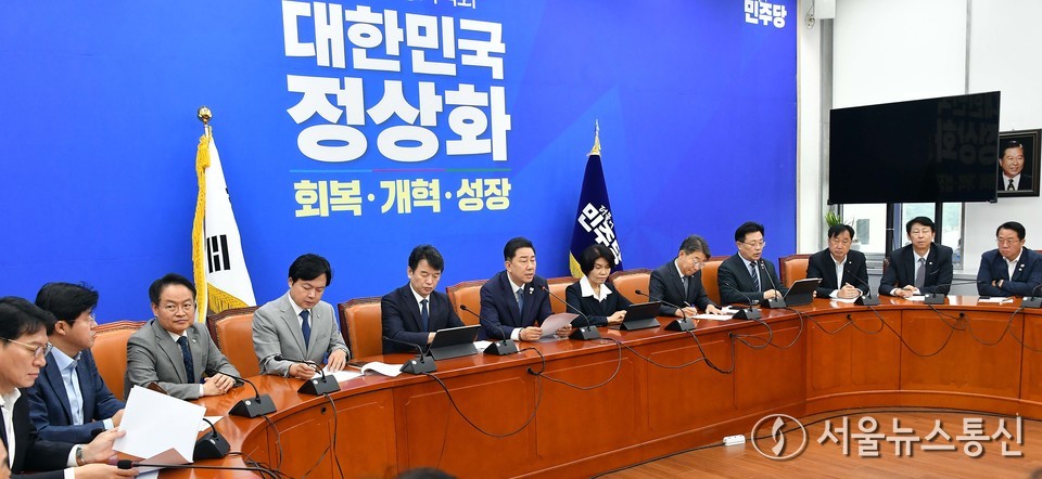 김병기 더불어민주당 원내대표가 30일 오전 서울 여의도 국회에서 열린 원내대책회의에서 발언을 하고 있다. (사진=신현성 기자) 2025.09.30, snakorea.rc@gmail.com , *재판매 및 DB 금지