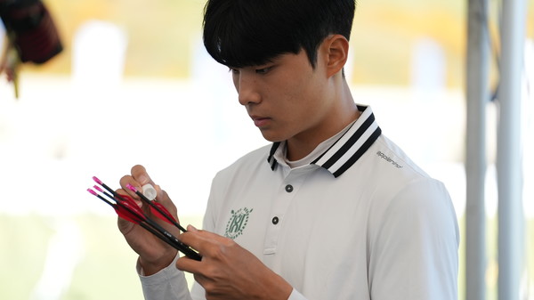 오는 10월 1일부터 3일까지 광주국제양궁장과 광주 5·18 민주광장에서 ‘현대자동차 정몽구배 한국양궁대회 2025’를 진행한다. 예선은 1일 광주국제양궁장에서, 본선은 2~3일 광주 5·18 민주광장에서 열린다. 1일 오후 전남 광주국제양궁장 배찬우 선수 (사진제공 대한양궁협회)2025.10.02, snakorea.rc@gmail.com , *재판매 및 DB 금지