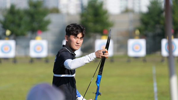대한양궁협회는 오는 10월 1일부터 3일까지 광주국제양궁장과 광주 5·18 민주광장에서 ‘현대자동차 정몽구배 한국양궁대회 2025’를 진행한다. 예선은 1일 광주국제양궁장에서, 본선은 2~3일 광주 5·18 민주광장에서 열린다. 1일 오후 전남 광주국제양궁장 김제덕 선수 (사진제공 대한양궁협회)2025.10.02, snakorea.rc@gmail.com , *재판매 및 DB 금지