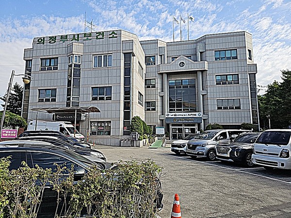 의정부시 보건소는 의정부호동초등학교 3‧5학년 학생 및 보호자를 대상으로 9월 29일부터 이달 19일까지 비대면 걷기 사업 ‘With I(아이와 함께)’ 챌린지를 실시한다.