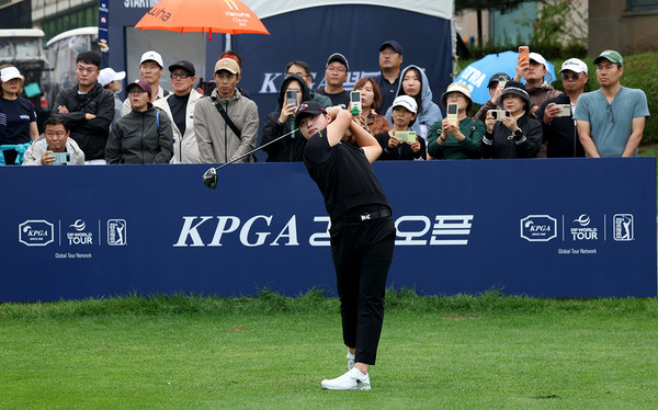 KPGA 경북오픈 3라운드 1번홀에서 티샷을 하고있는 배용준 (사진제공 KPGA) 2025.10.04, snakorea.rc@gmail.com , *재판매 및 DB 금지