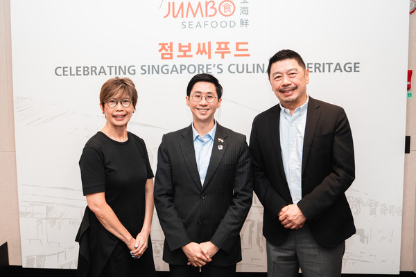 (왼쪽부터) 크리스티나 콩 한국 점보씨푸드 대표, 웡카이쥔 싱가포르 주한 싱가포르 대사지명자, 점보씨푸드 앙 키암 멩 회장 (사진 점보씨푸드 제공) 2025.10.08, snakorea.rc@gmail.com , *재판매 및 DB 금지