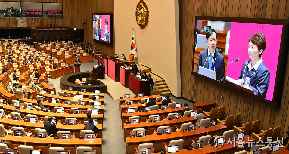 구윤철 부총리 겸 기획재정부 장관이 17일 서울 여의도 국회에서 열린 제429회국회(정기회) 제7차 본회의에서 이언주 더불어민주당 의원의  경제에 관한 대정부 질문에 답변하고 있다. (2025.09.17) / 사진 = 서울뉴스통신 신현성 기자