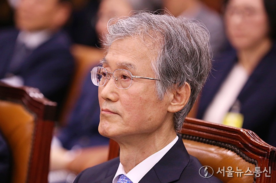 조희대 대법원장이 13일 서울 여의도 국회에서 열린 법제사법위원회의 대법원 등 국정감사에서 박균택 더불어민주당 의원 질의에 답하지 않고 있다. (2025.10.13) / 사진 = 서울뉴스통신 신현성 기자