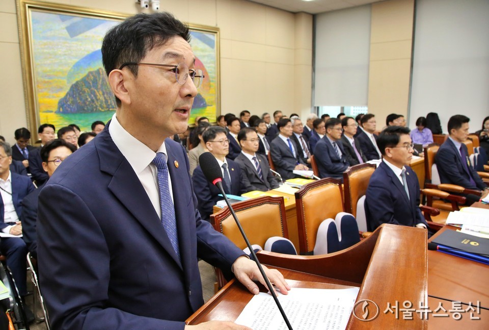 윤창렬 국무조정실장이 13일 서울 여의도 국회에서 열린 정무위원회 국정감사에서 업무보고를 하고 있다. (2025.10.13) / 사진 = 서울뉴스통신 신현성 기자