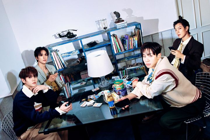 그룹 하이라이트. / 사진 = 어라운드어스 제공