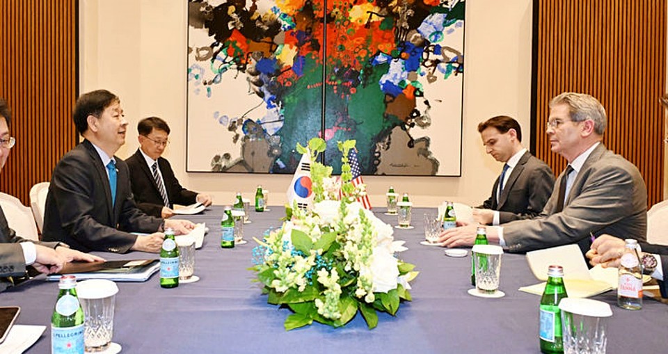 구윤철 부총리 겸 기획재정부 장관이 9월 24일(현지시간) 미국 뉴욕 주유엔 대한민국대표부에서 스콧 베센트 미국 재무장관과 면담하고 있다. (2025.9.25) / 사진 = 기재부 제공