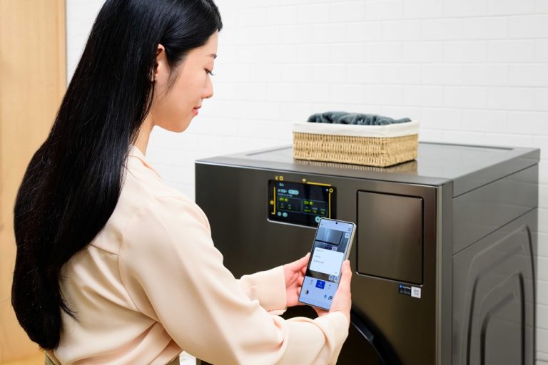 삼성전자가 15일 ‘흰지팡이의 날’을 맞아 시각장애인과 저시력자를 위한 AI 가전 매뉴얼 ‘모두를 위한 사용법’을 공개했다. (사진=삼성전자 제공) 2025.10.15, snakorea.rc@gmail.com , *재판매 및 DB 금지