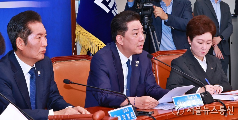 김병기 더불어민주당 원내대표가 15일 오전 서울 여의도 국회에서 열린 최고위원회의에서 발언하고 있다. (사진=신현성 기자) 2025.10.15, snakorea.rc@gmail.com , *재판매 및 DB 금지