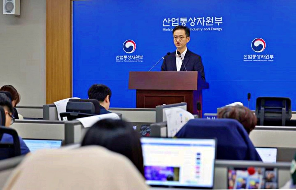 유법민 산업통상자원부 투자정책관이 3일 오전 세종시 정부세종청사 산업부 기자실에서 2025년 상반기 외국인직접투자 브리핑을 하고 있다. (2025.07.03) / 사진 = 산업통상자원부 제공 