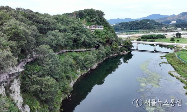 수변 산책로(잔도) 전경