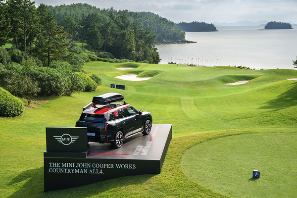 BMW 레이디스 챔피언십 2025, 8번홀 전시 뉴 MINI JCW 컨트리맨 (사진 BMW 조직위 제공) 2025.10.16, snakorea.rc@gmail.com , *재판매 및 DB 금지
