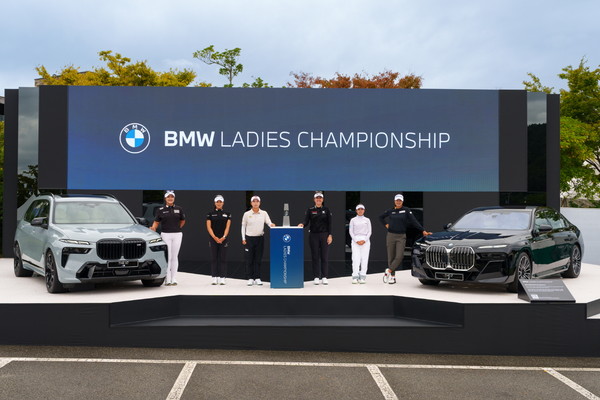 미국 여자프로골프(LPGA)정규 투어 대회인 'BMW레이디스 챔피언십2025'가 16일부터 나흘간 전라남도 해남군에 위치한 파인비치 골프링크스에서 개최된다. 본 대회에 앞서 지난 15일 갤러리 플라자에서 공식 포토콜 행사가 진행됐다. (사진 왼쪽부터)유해란, 윤이나, 김효주, 한나 그린(호주), 야마시타 미유(일본), 김아림 2025.10.16, snakorea.rc@gmail.com , *재판매 및 DB 금지