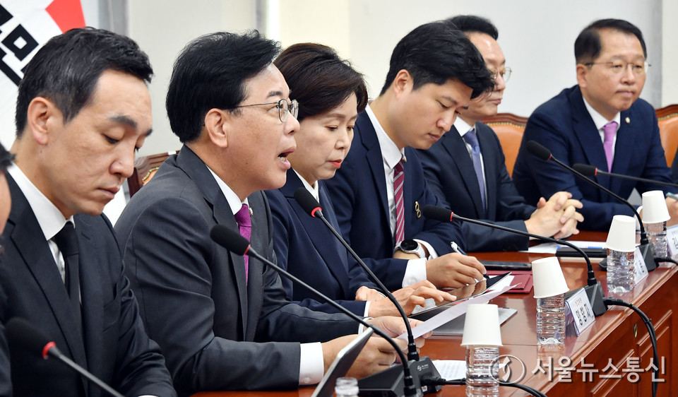 송언석 국민의힘 원내대표가 16일 오전 서울 여의도 국회에서 열린 최고위원회의에서 발언하고 있다. (사진=이민희 기자) 2025.10.16, snakorea.rc@gmail.com , *재판매 및 DB 금지