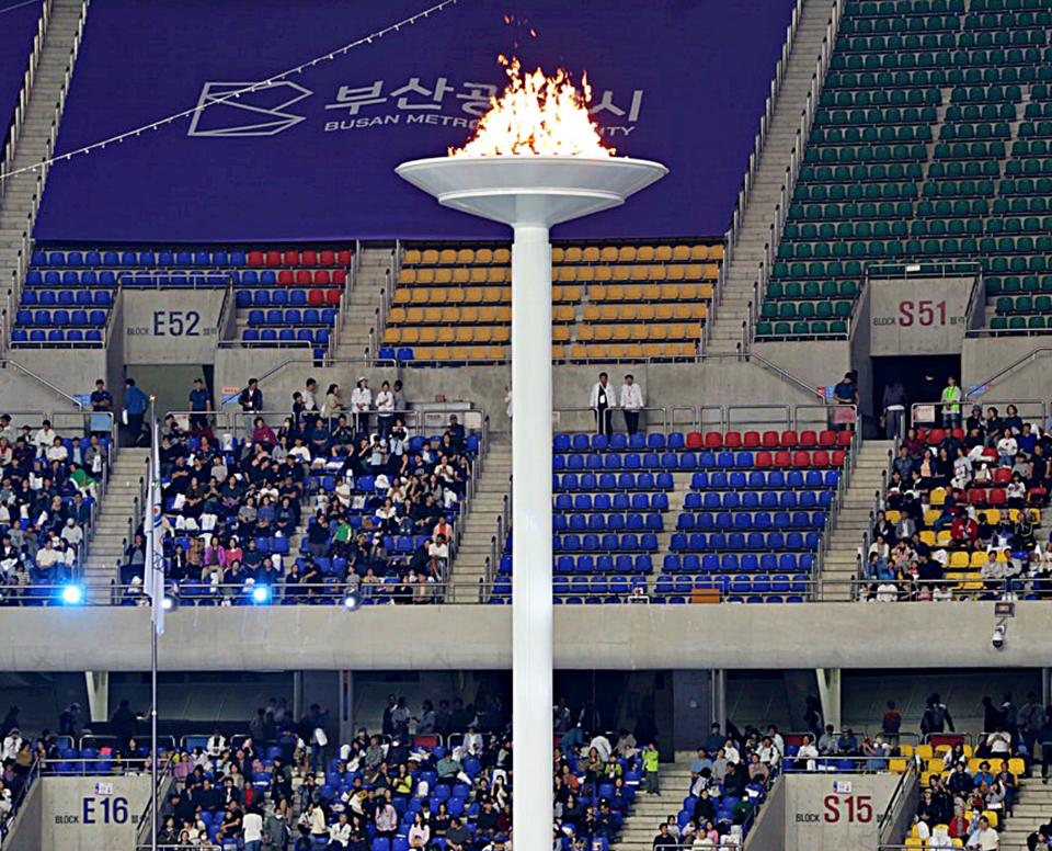 제106회 전국체육대회를 밝히는 성화 / 사진 = 김형천 기자
