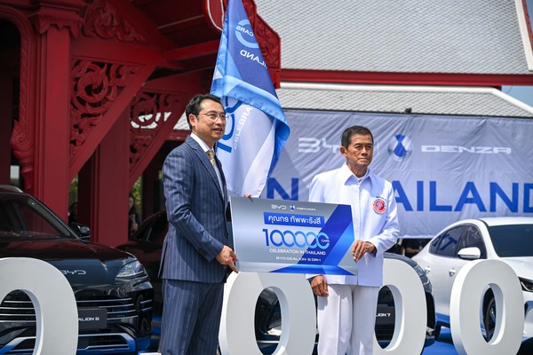 2. 태-중 우호협회 콘 답바란시 회장에게 10만 번째 친환경 모델 SEALION 6 DM-i 공식 전달2025.10.21, snakorea.rc@gmail.com , *재판매 및 DB 금지