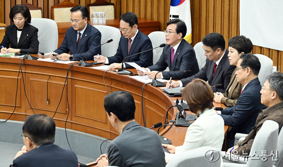 송언석 국민의힘 원대대표가 21일 서울 여의도 국회에서 열린 국정감사 대책회의에서 발언하고 있다. (사진(사진=이민희 기자) 2025.10.21, snakorea.rc@gmail.com , *재판매 및 DB 금지