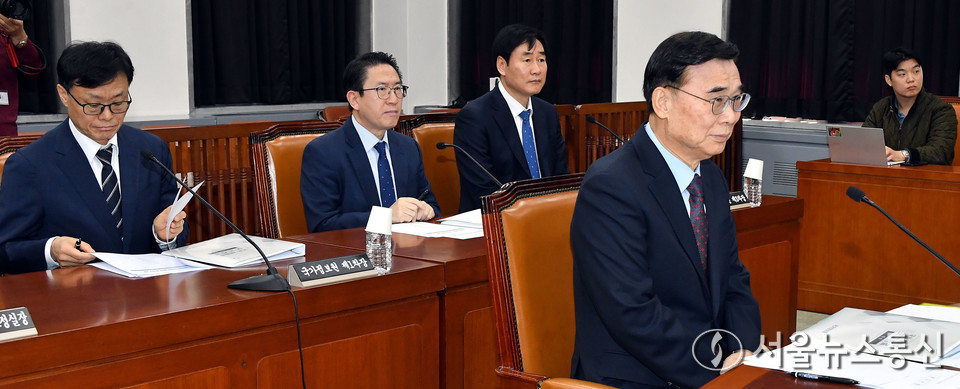 이종석 국가정보원장이 22일 서울 여의도 국회에서 열린 국회 정보위원회 전체회의에 출석해 있다. (사진=공동취재) 2025.10.22, snakorea.rc@gmail.com , *재판매 및 DB 금지