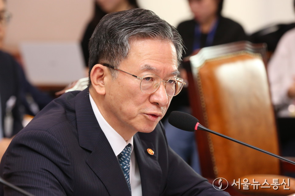 정성호 법무부 장관이 14일 오전 서울 여의도 국회 법제사법위원회에서 열린 법무부 등에 대한 국정감사에서 답변하고 있다. (2025.10.14) / 사진 = 서울뉴스통신 신현성 기자