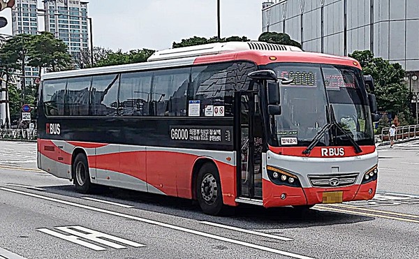 의정부시는 시민의 출퇴근 교통 편의를 높이기 위해 잠실행 광역버스인 G6000번과 G6100번를 증회해 운행하고 있으며, 23일부터 해당 증회 시간대에 좌석예약제를 운영한다고 밝혔다.