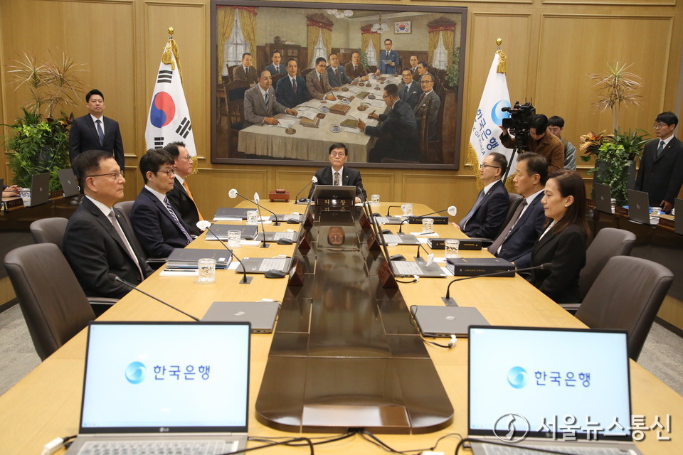 ​23일 서울 중구 한국은행에서 열린 금융통화위원회에서이창용 한국은행 총재가 참석해 있다. (2025.10.23) / 사진 = 서울뉴스통신 신현성 기자