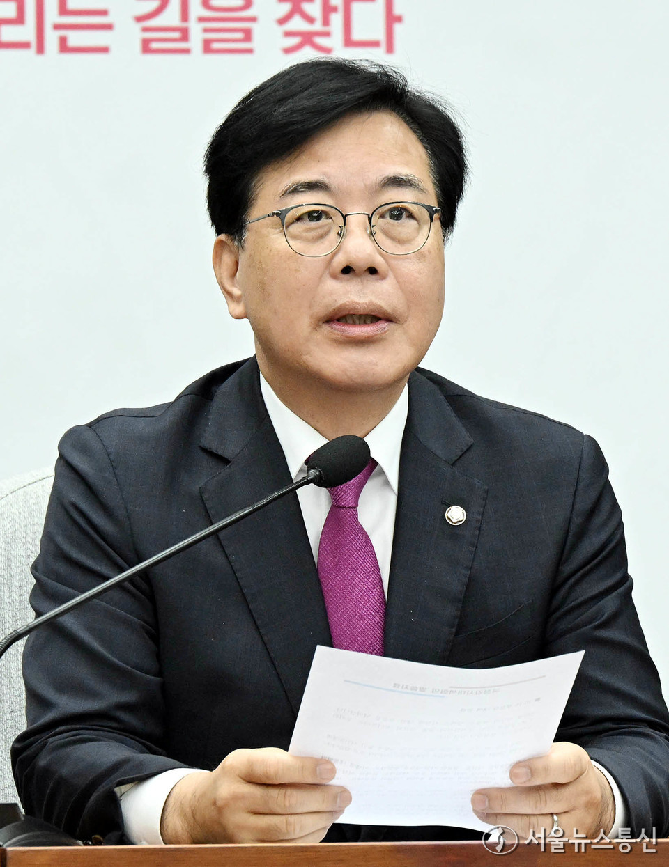 송언석 국민의힘 원대대표가 21일 서울 여의도 국회에서 열린 국정감사 대책회의에서 발언하고 있다. (사진=이민희 기자) 2025.10.21, snakorea.rc@gmail.com , *재판매 및 DB 금지