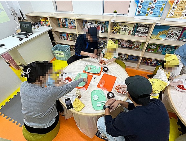 경기도어린이식품안전체험관 의정부센터는 18일 가족이 함께 참여하는 ‘요리 COOK! 조리 COOK!’ 프로그램을 성황리에 마무리했다고 밝혔다.