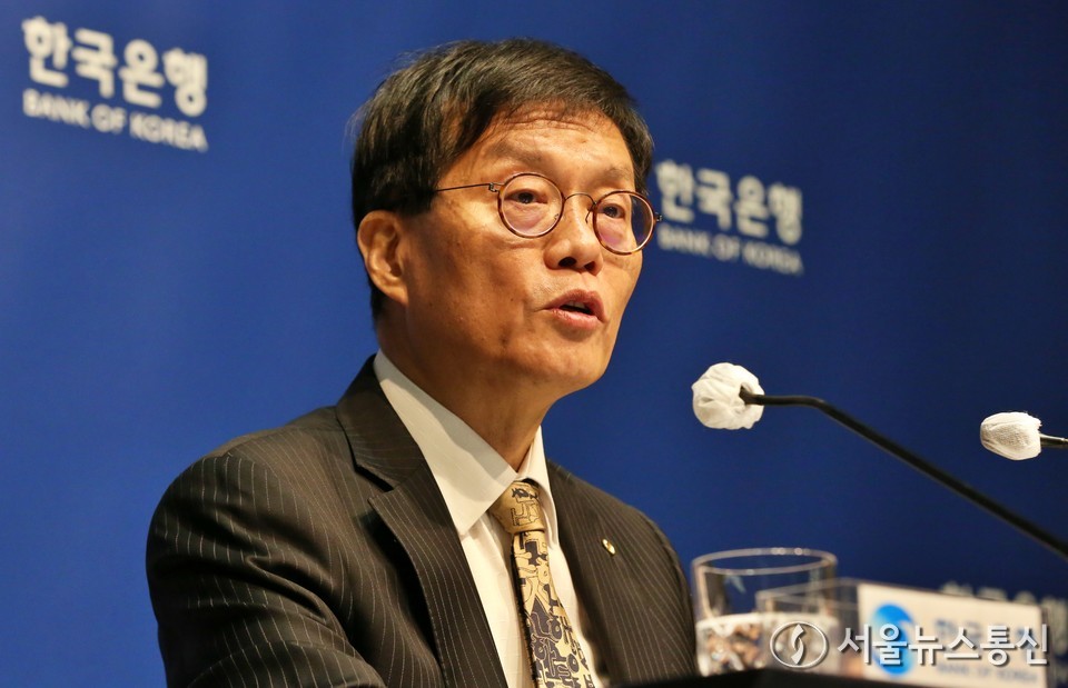 이창용 한국은행 총재가 23일 서울 중구 한국은행 본관에서 열린 금융통화위원회를 마치고 통화정책방향 기자 간담회를 하고 있다. (사진=신현성 기자)2025.10.23, snakorea.rc@gmail.com , *재판매 및 DB 금지