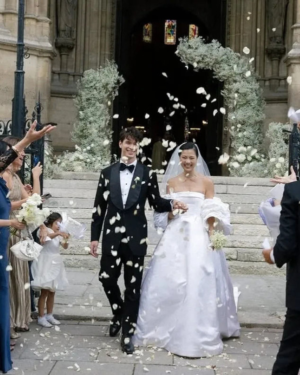 션 태핀 드 지방시와 정다혜씨. 사진=정씨 SNS 갈무리