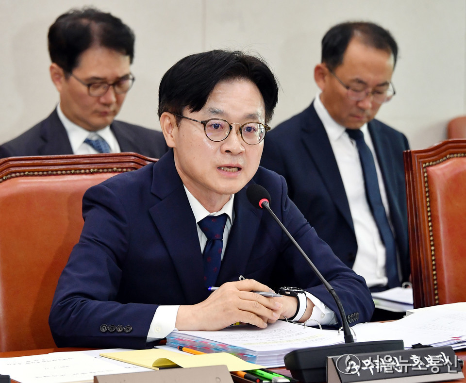 김정관 산업통상자원부 장관 후보자가 17일 서울 여의도 국회 산업통상자원중소벤처기업 위원회 전체회의에서 열린 인사청문회에서 의원 질의에 답하고 있다. 2025.07.17, snakorea.rc@gmail.com , *재판매 및 DB 금지