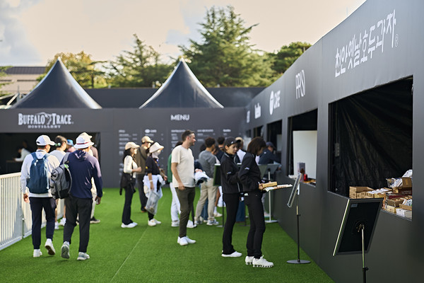 푸드코트에 있는 갤러리 모습 (사진 KPGA제공) 2025.10.24, snakorea.rc@gmail.com , *재판매 및 DB 금지