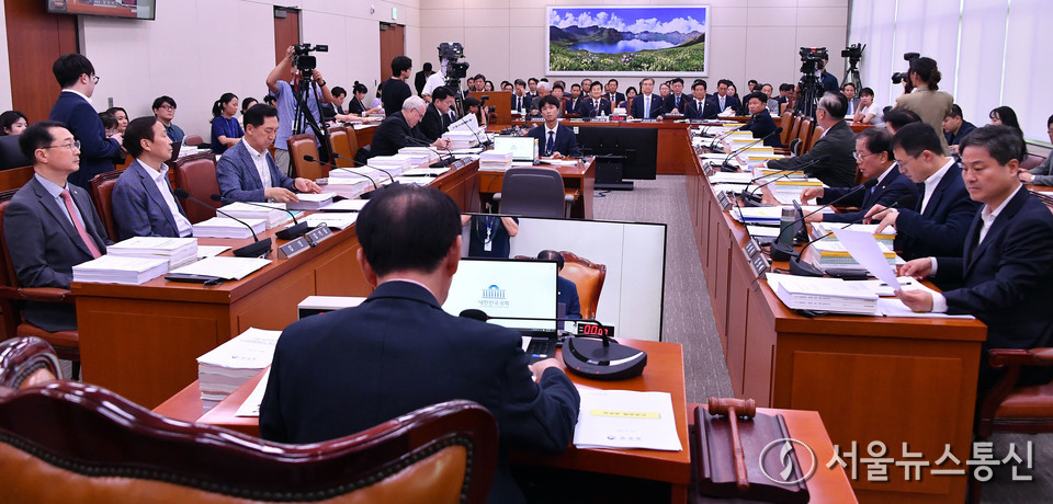 김석기 국회 외교통일위원회 위원장이 18일 서울 여의도 국회에서 열린 외교통일위원회 전체회의를 주재하고 있다. (2025.08.18) / 사진 = 서울뉴스통신 신현성 기자 