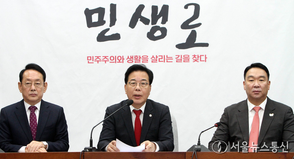 송언석 국민의힘 원내대표가 28일 오전 서울 여의도 국회에서 열린 국정감사 대책회의에서 발언하고 있다. (사진=이민희 기자) 2025.10.28, snakorea.rc@gmail.com , *재판매 및 DB 금지