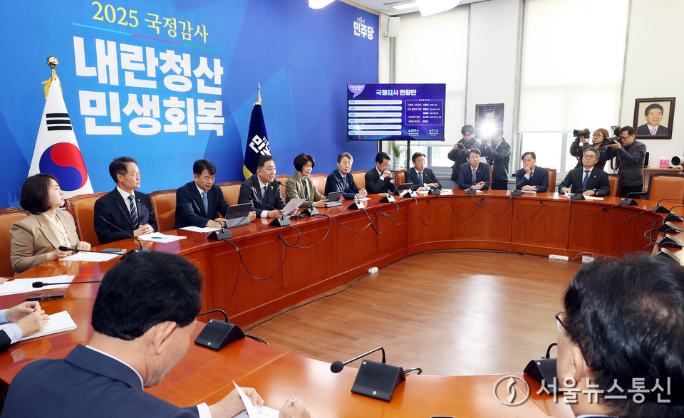 김병기 더불어민주당 원내대표가 28일 서울 여의도 국회에서 열린 국정감사 대책회의에서 발언을 하고 있다. (사진=신현성 기자) 2025.10.28, snakorea.rc@gmail.com , *재판매 및 DB 금지