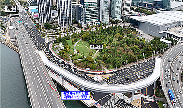 부산시 건설본부는 '광안대교 접속도로 연결공사'의 램프교량 설치 완료에 따라 광안대교(용호동→센텀시티 방면) 차로를 오는 30일부터 조정(3차로→2차로)한다고 밝혔다.