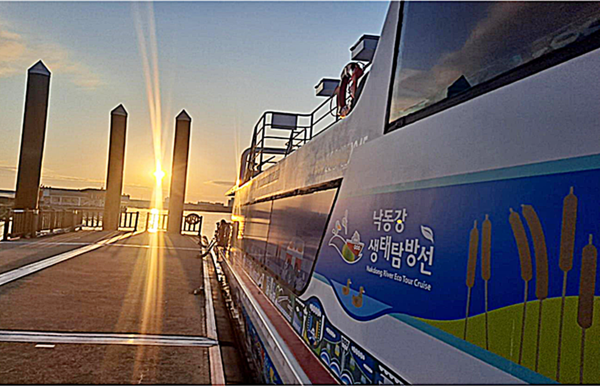 부산시와 부산관광공사는 부산의 대표 생태관광 콘텐츠인 낙동강 생태탐방선 화명 노선에 '노을투어' 신규 노선을 도입하고 오는 11월 5일부터 16일까지 약 2주간 무료로 시범 운항한다고 밝혔다.