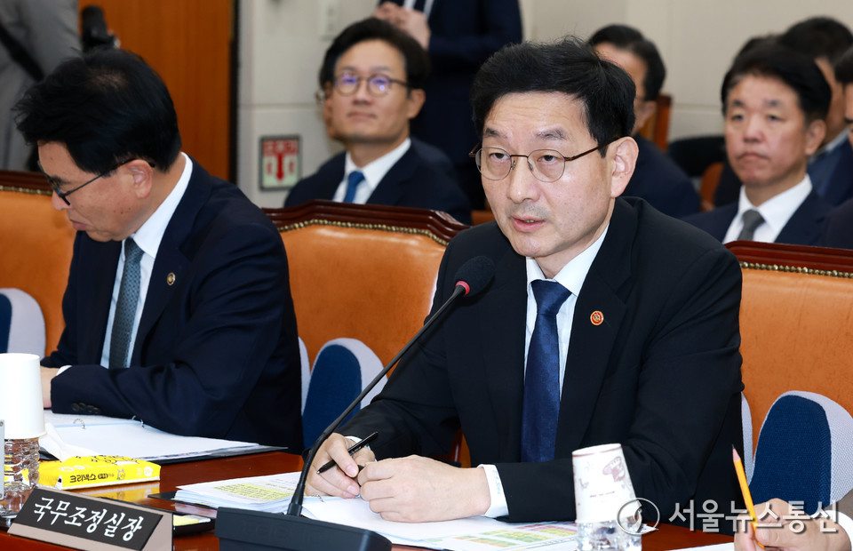 윤창렬 국무조정실장이 28일 서울 여의도 국회에서 열린 정무위원회의 국가보훈부, 국무조정실 등 종합감사에서 의원 질의에 답하고 있다. (사진=이민희 기자) 2025.10.28, snakorea.rc@gmail.com , *재판매 및 DB 금지