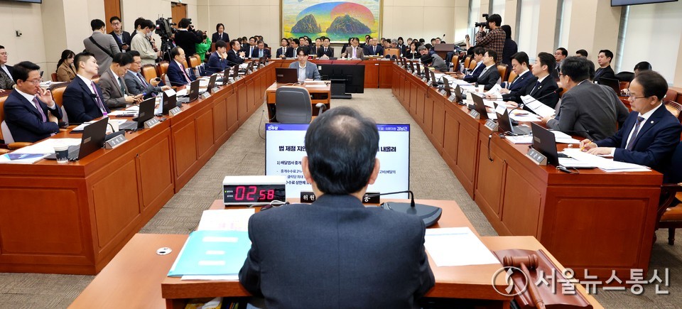 28일 서울 여의도 국회에서 정무위원회의 국가보훈부, 국무조정실 등 종합감사가 열리고 있다. (사진=이민희 기자) 2025.10.28, snakorea.rc@gmail.com , *재판매 및 DB 금지