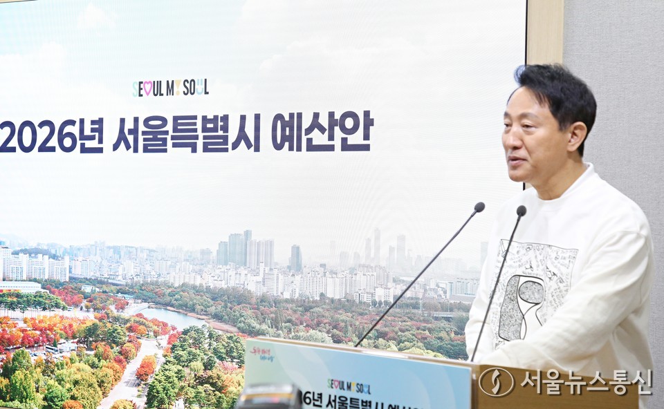 오세훈 서울시장이 30일 오전 서울 중구 서울시청 브리핑룸에서 2026년 서울특별시 예산안 관련 브리핑을 하고 있다. 2025.10.30, snakorea.rc@gmail.com , *재판매 및 DB 금지