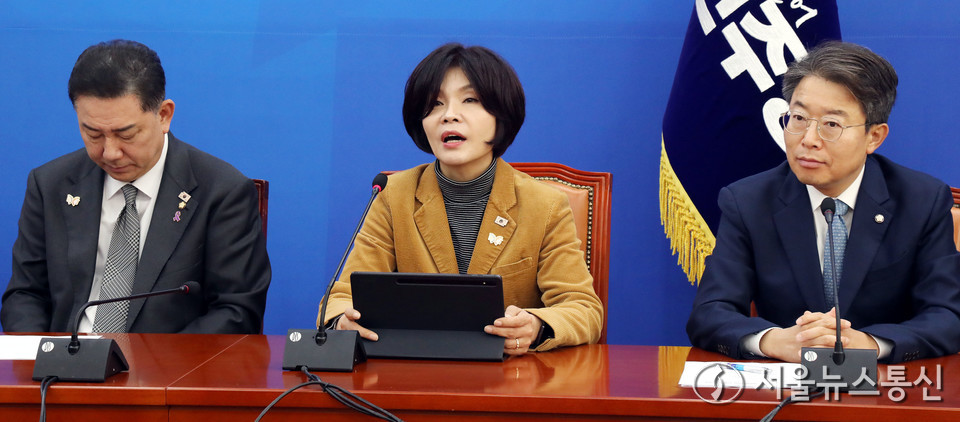 한정애 더불어민주당 정책위의장이 30일 서울 여의도 국회에서 열린 국정감사 대책회의에서 발언을 하고 있다. 2025.10.30, snakorea.rc@gmail.com , *재판매 및 DB 금지